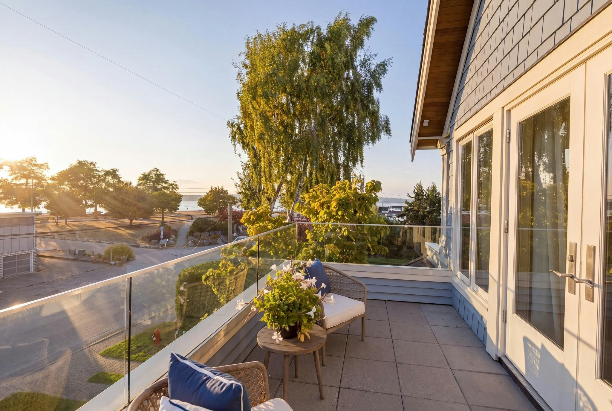 3098 Mcbride Avenue, Surrey, BC, V4A 3H1 - 2
