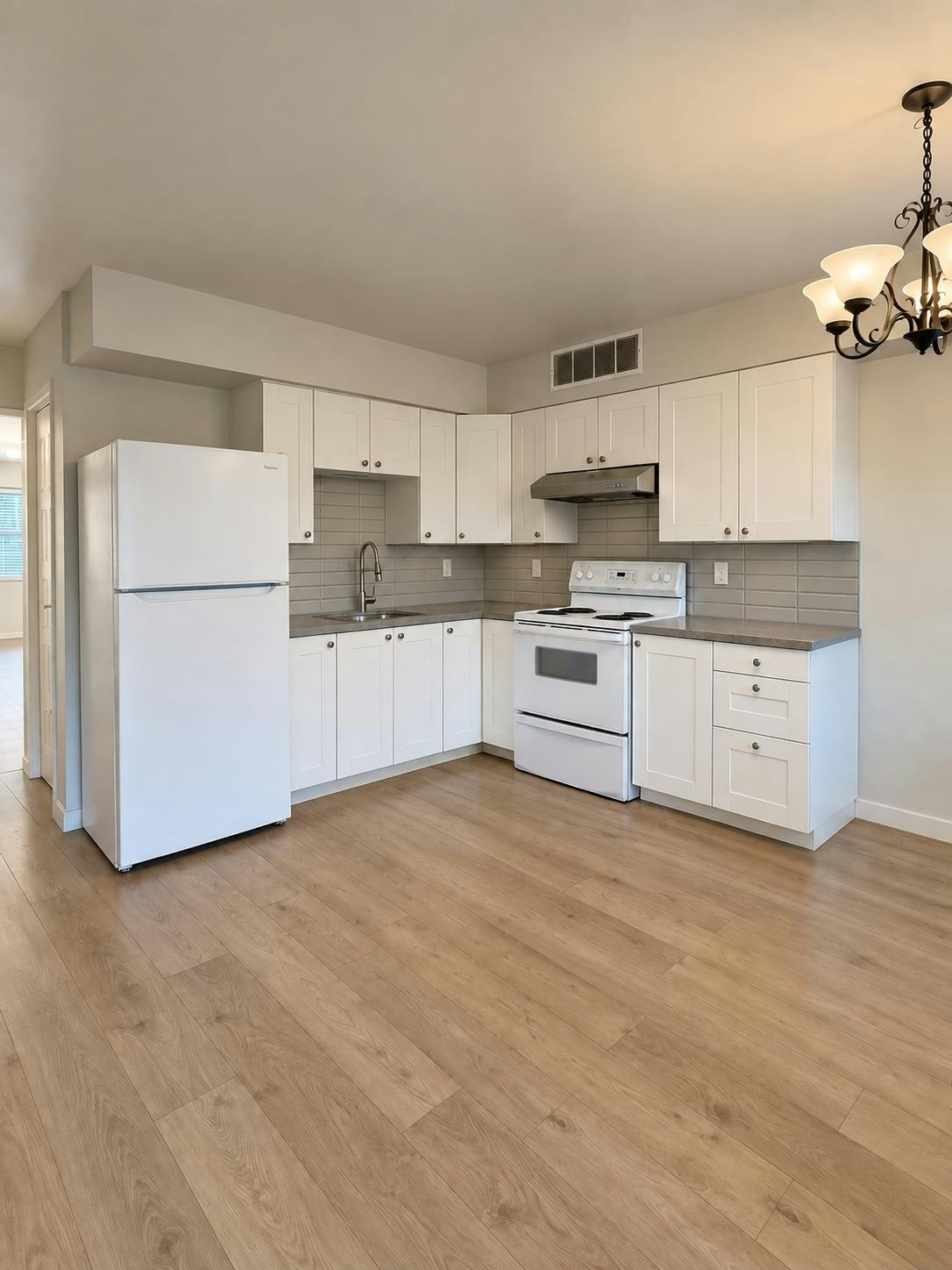 6925 Aubrey, Burnaby, BC, V5B 2E4 - 3