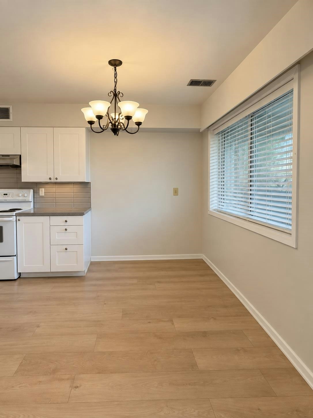 6925 Aubrey, Burnaby, BC, V5B 2E4 - 8