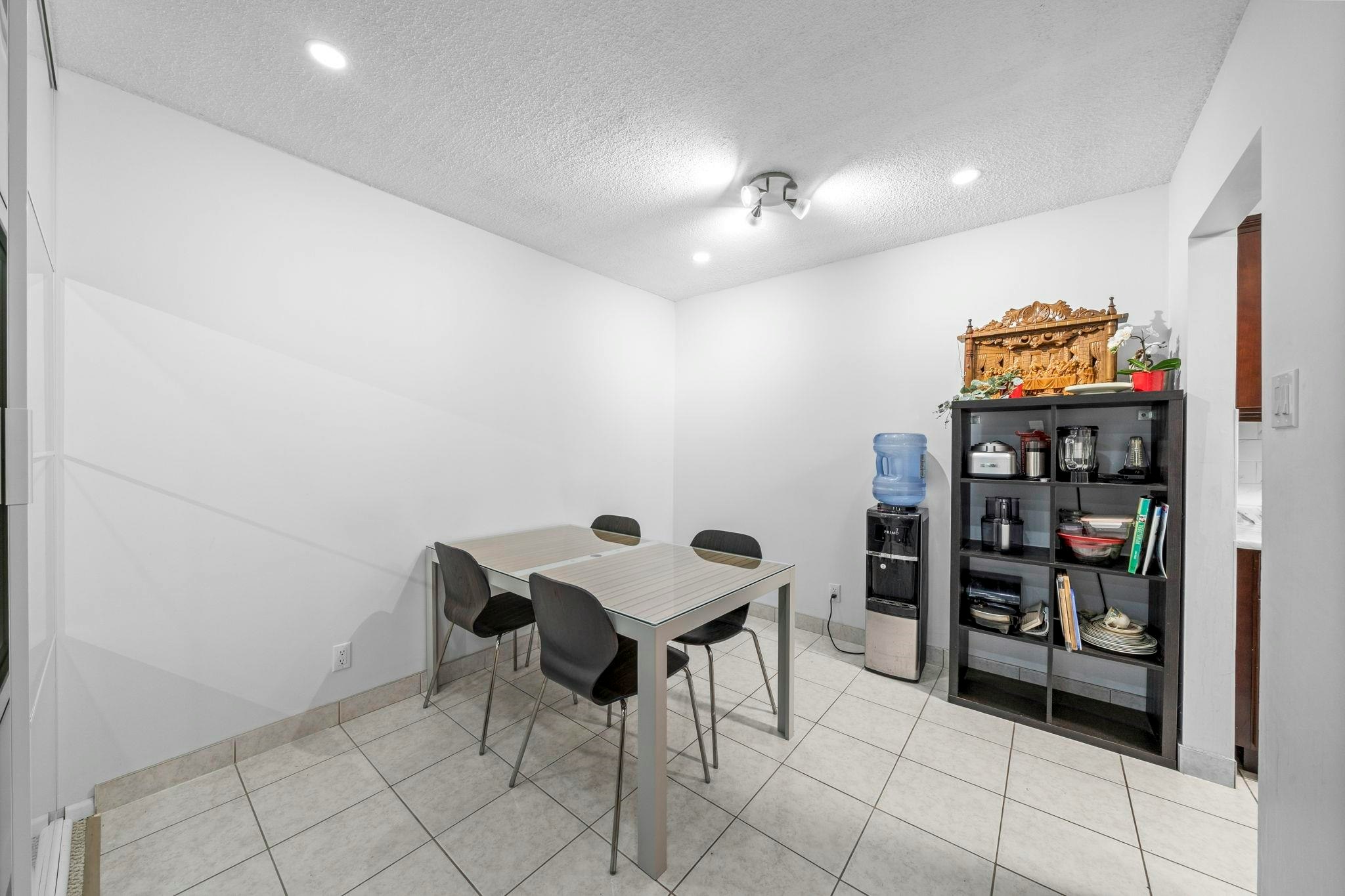 317-8511 Ackroyd Road - 4