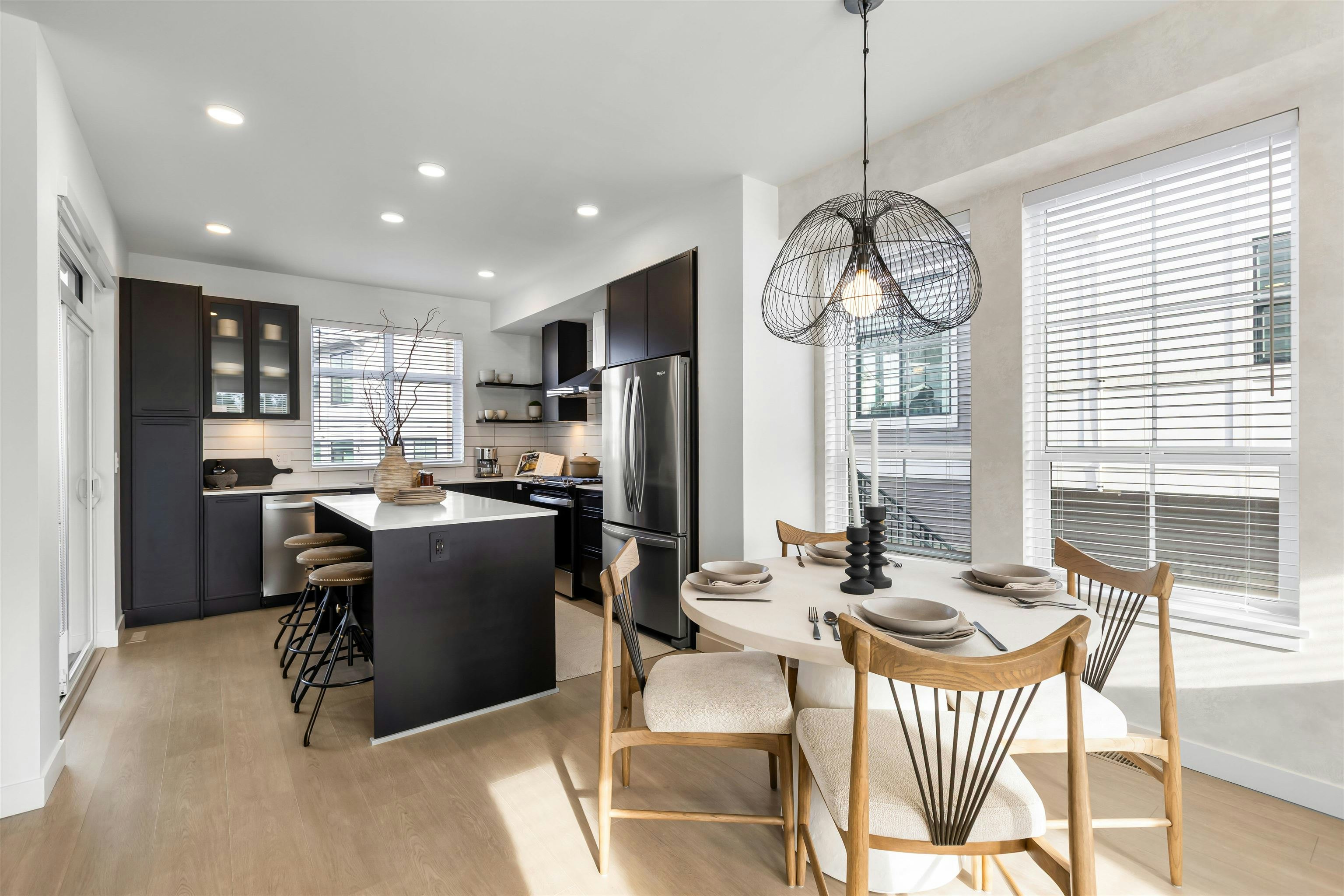 29-2891 Montrose Avenue - 3