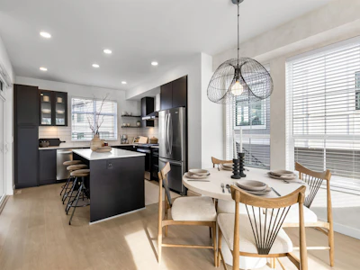29-2891 Montrose Avenue - 3