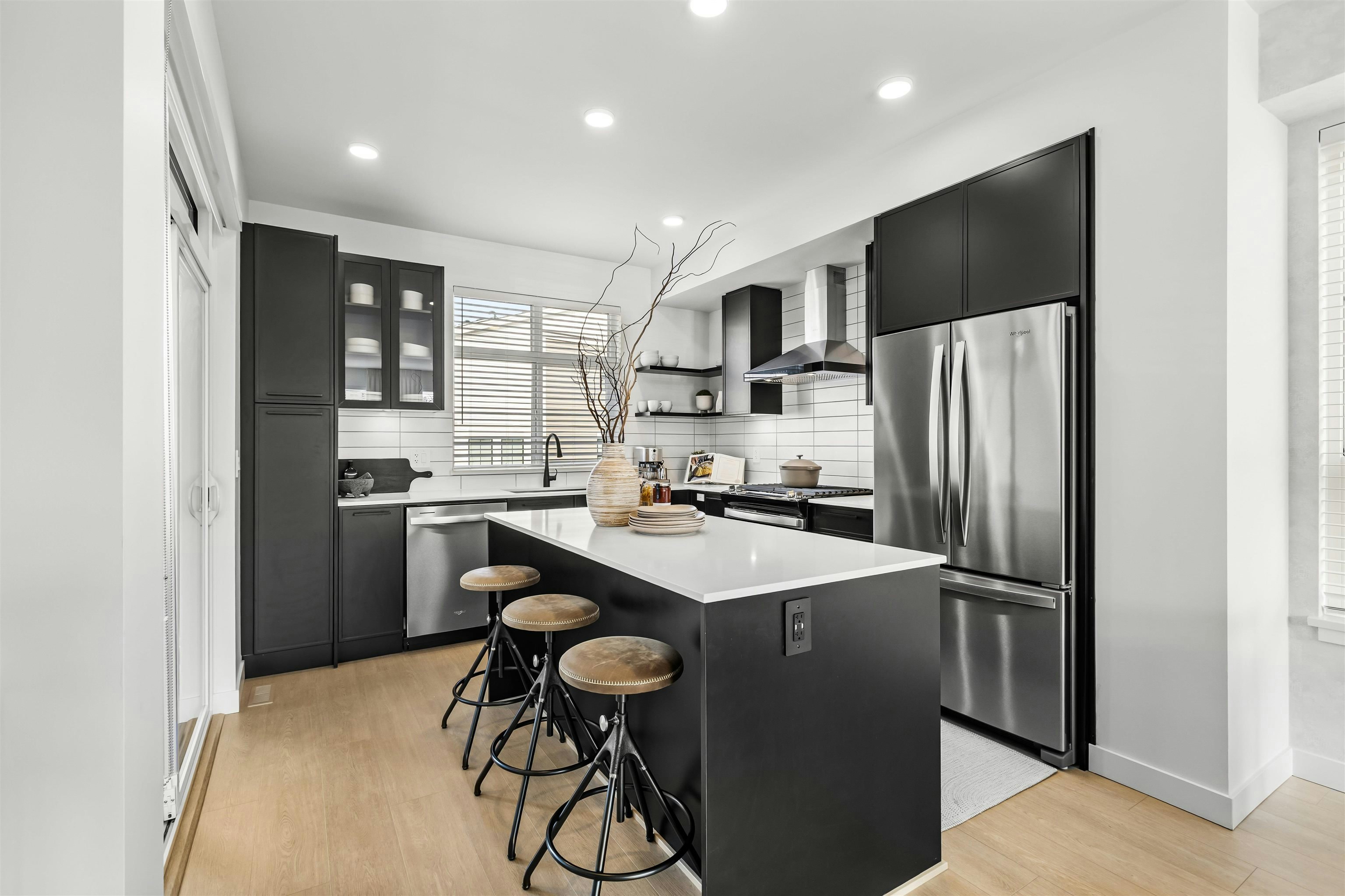 29-2891 Montrose Avenue - 2