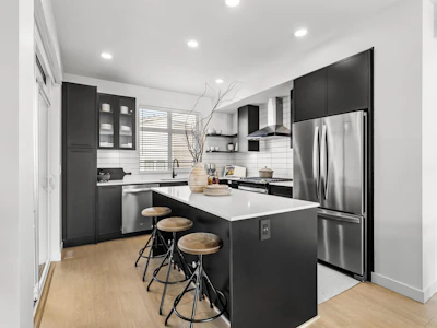 29-2891 Montrose Avenue - 2