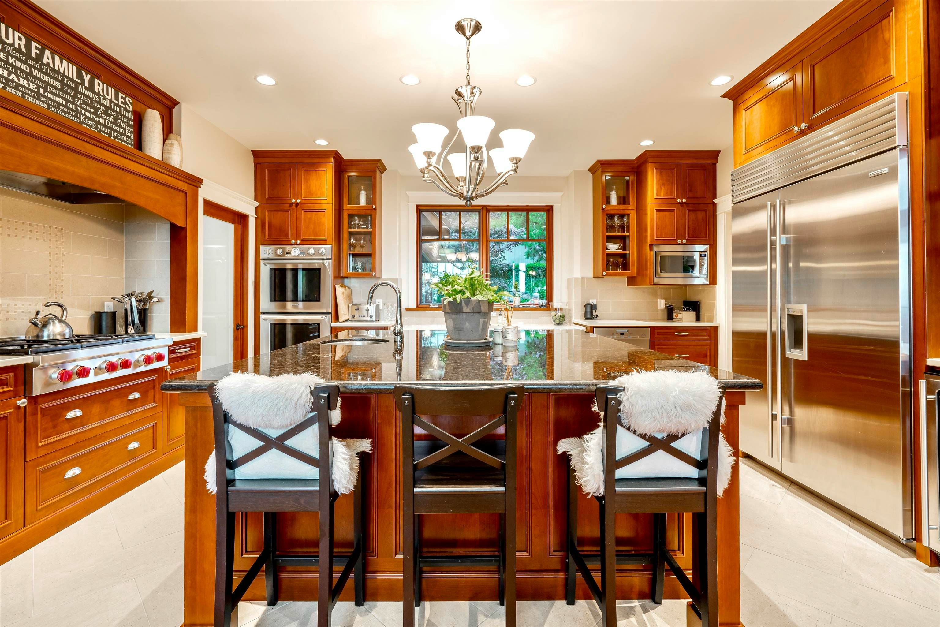 949 Arbutus Bay Lane, Bowen Island, BC, V0N 1G2 - 10