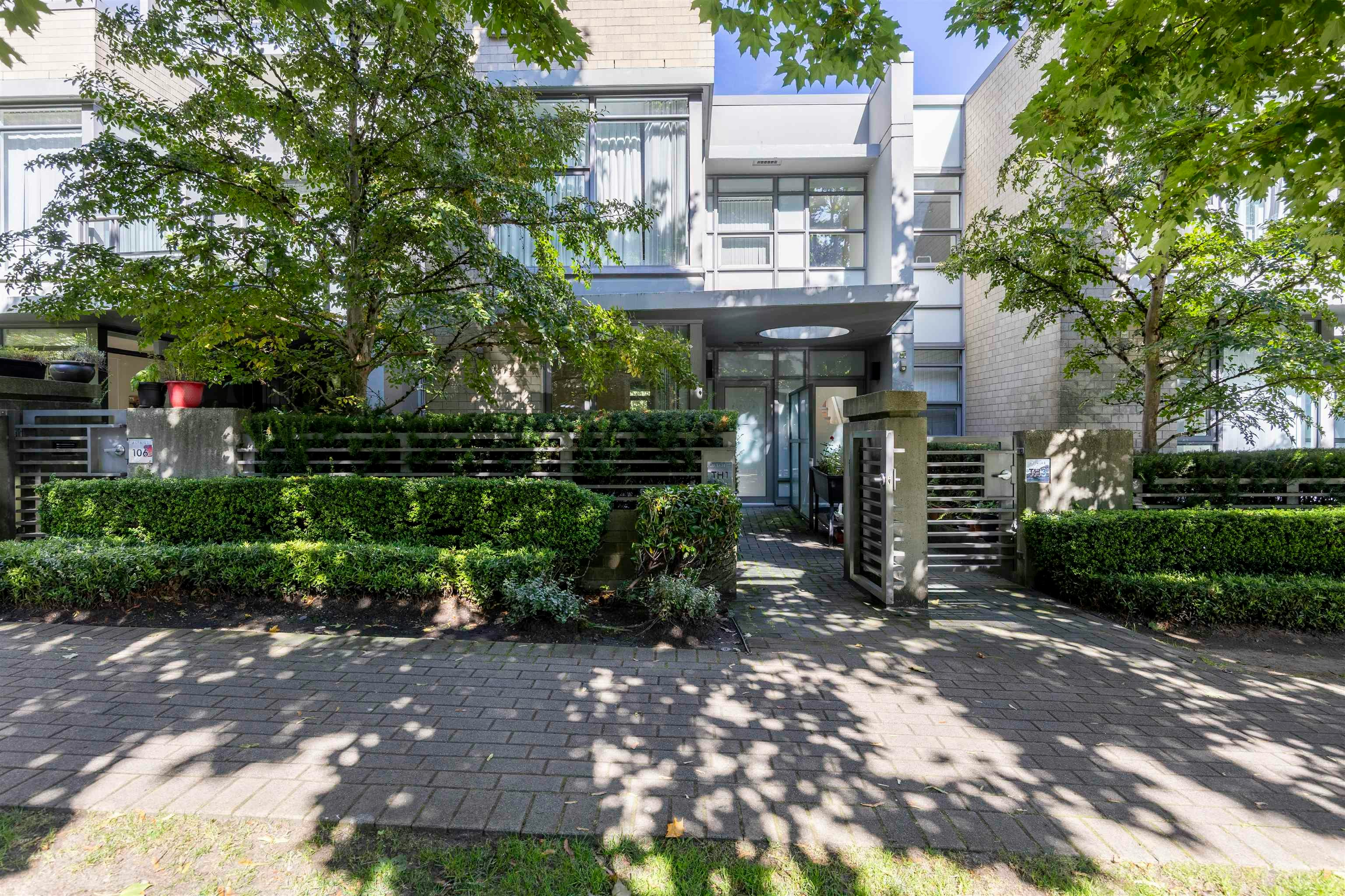 TH1 9188 University Crescent, Burnaby, BC, V5A 0A5