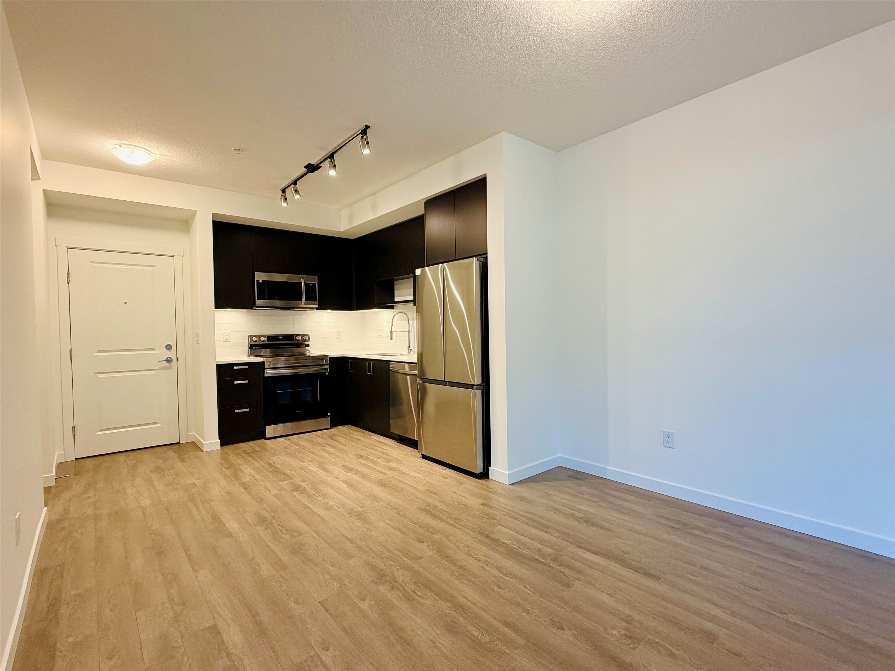 418-15733 85th Avenue, Surrey, BC, V4N 6W8 - 2