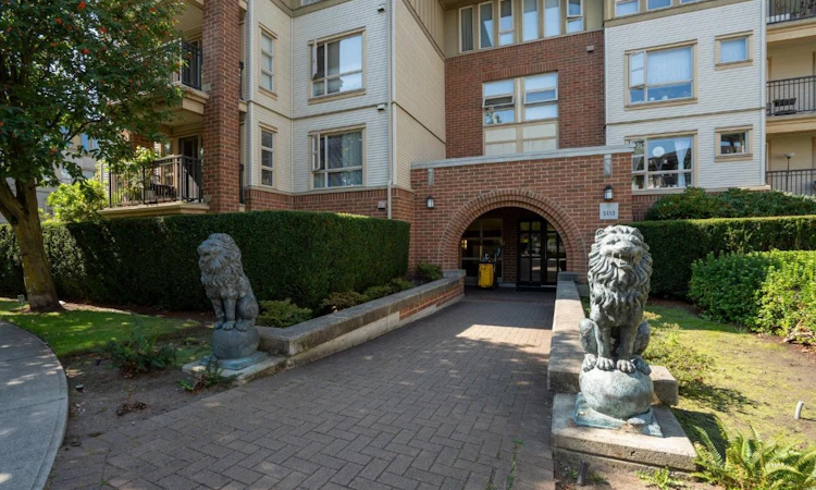 2102-5113 Garden City Road