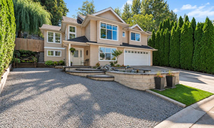5379 Skyview Crescent
