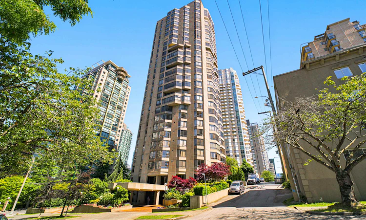1601-738 Broughton Street