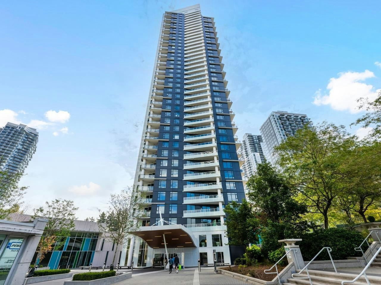 2702-9887 Whalley Boulevard, Surrey, BC, V3T 0P4