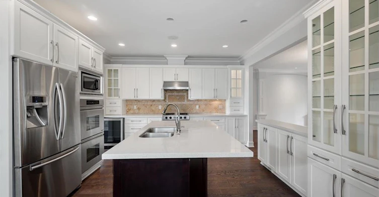 2185 Lawson Avenue, West Vancouver, BC, V7V 2E1 - 2