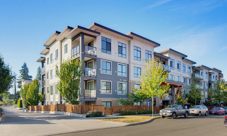 108-20356 72b Avenue