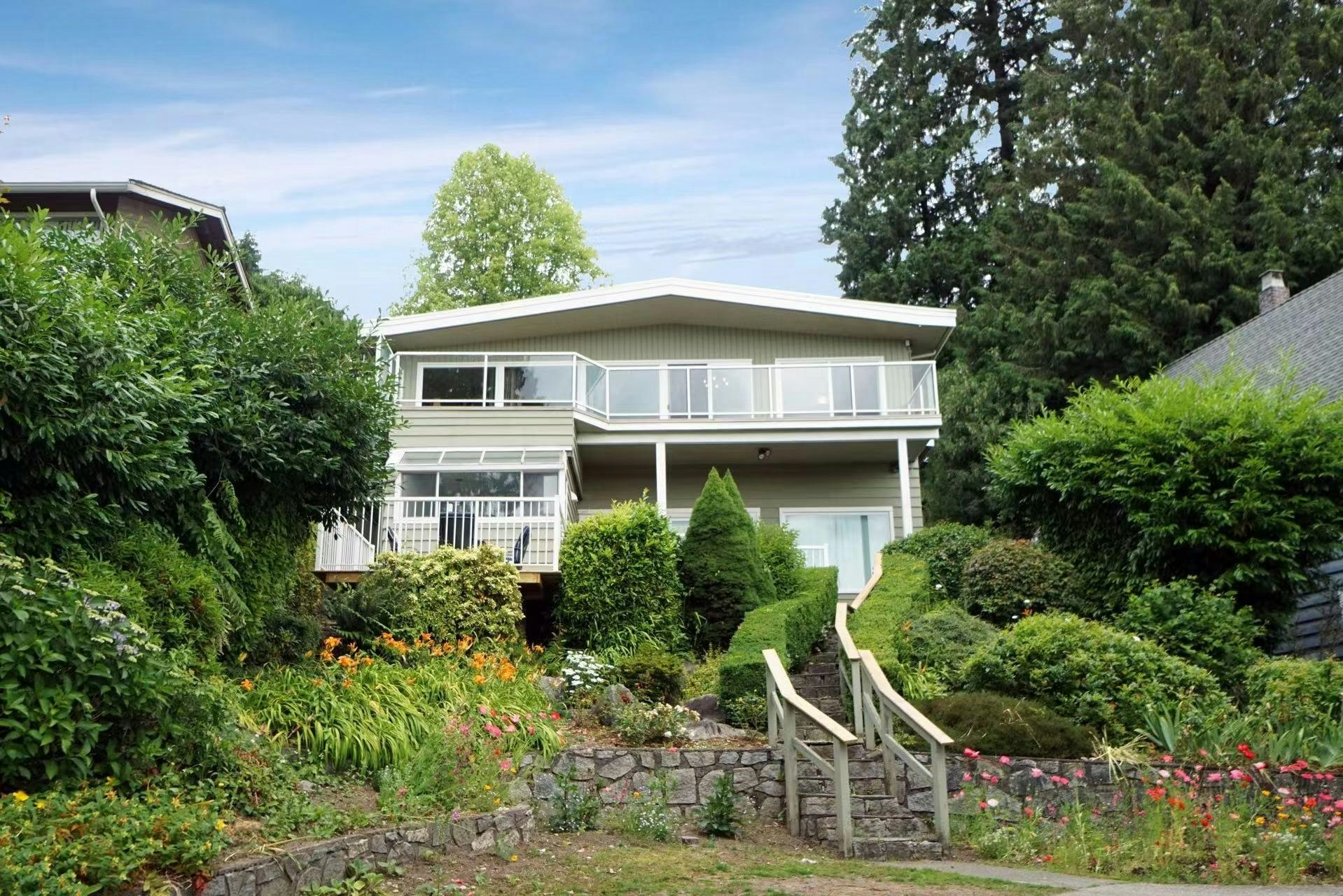 850 Esquimalt Avenue, West Vancouver, BC, V7T 1J8