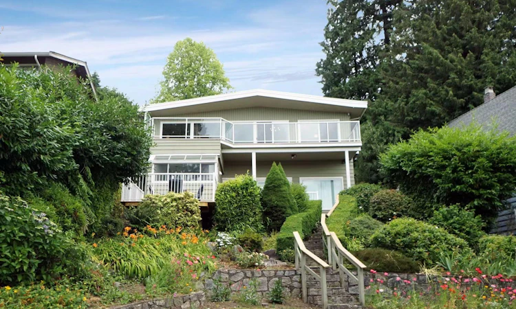 850 Esquimalt Avenue
