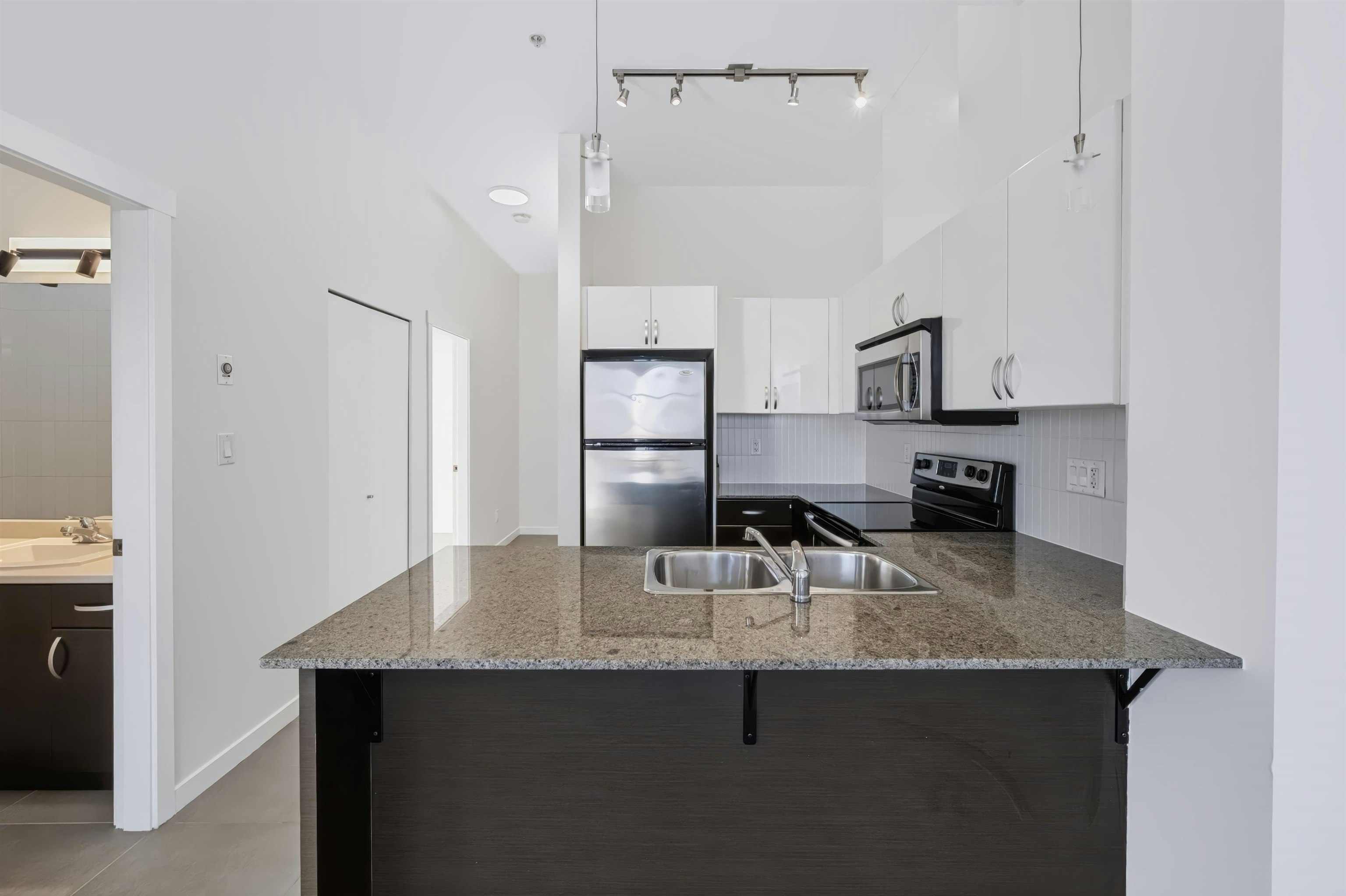 522-13789 107a Avenue, Surrey, BC, V3T 0B8 - 11