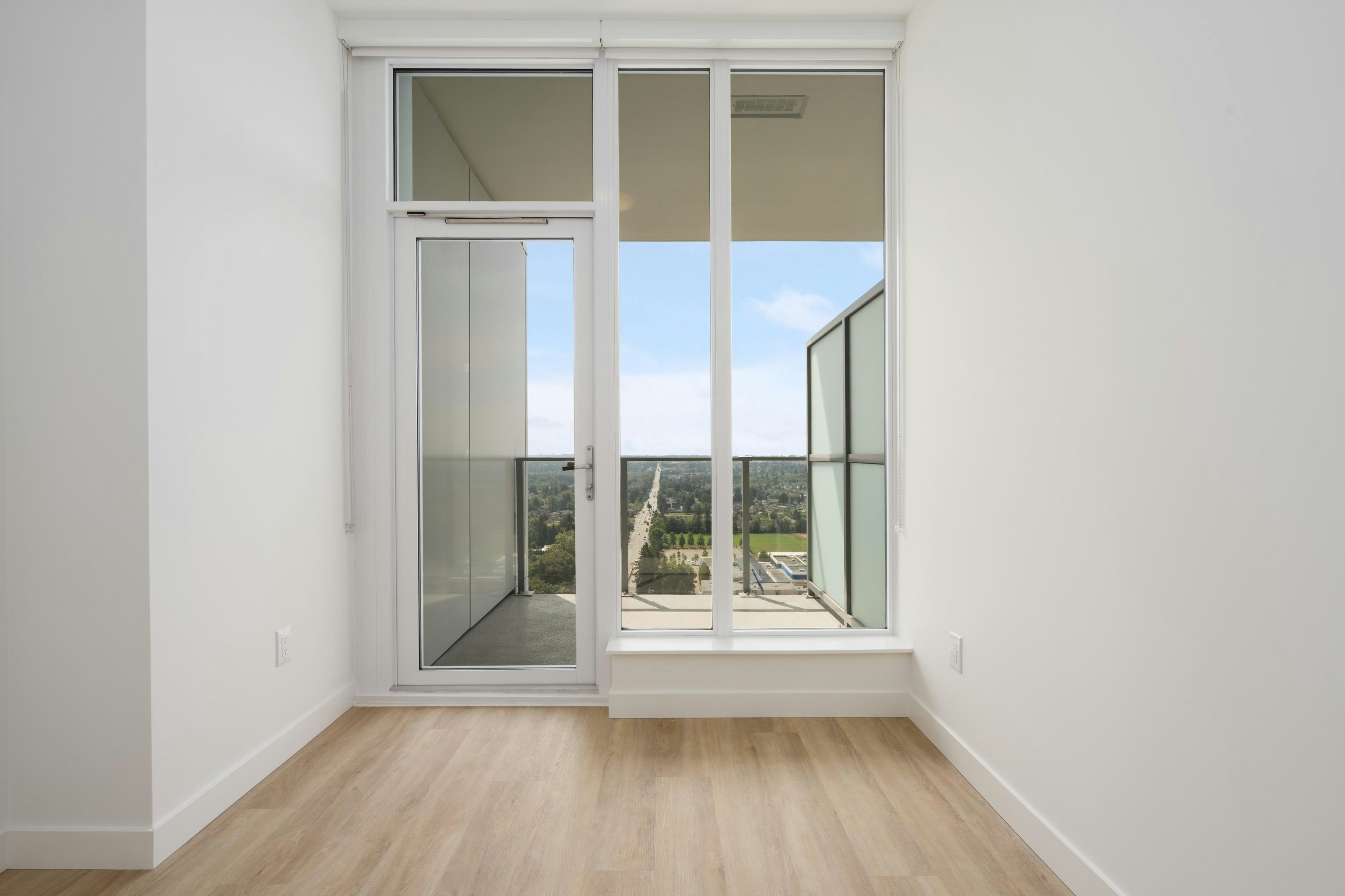 2807-9675 King George Boulevard, Surrey, BC, V3T 0T7 - 9