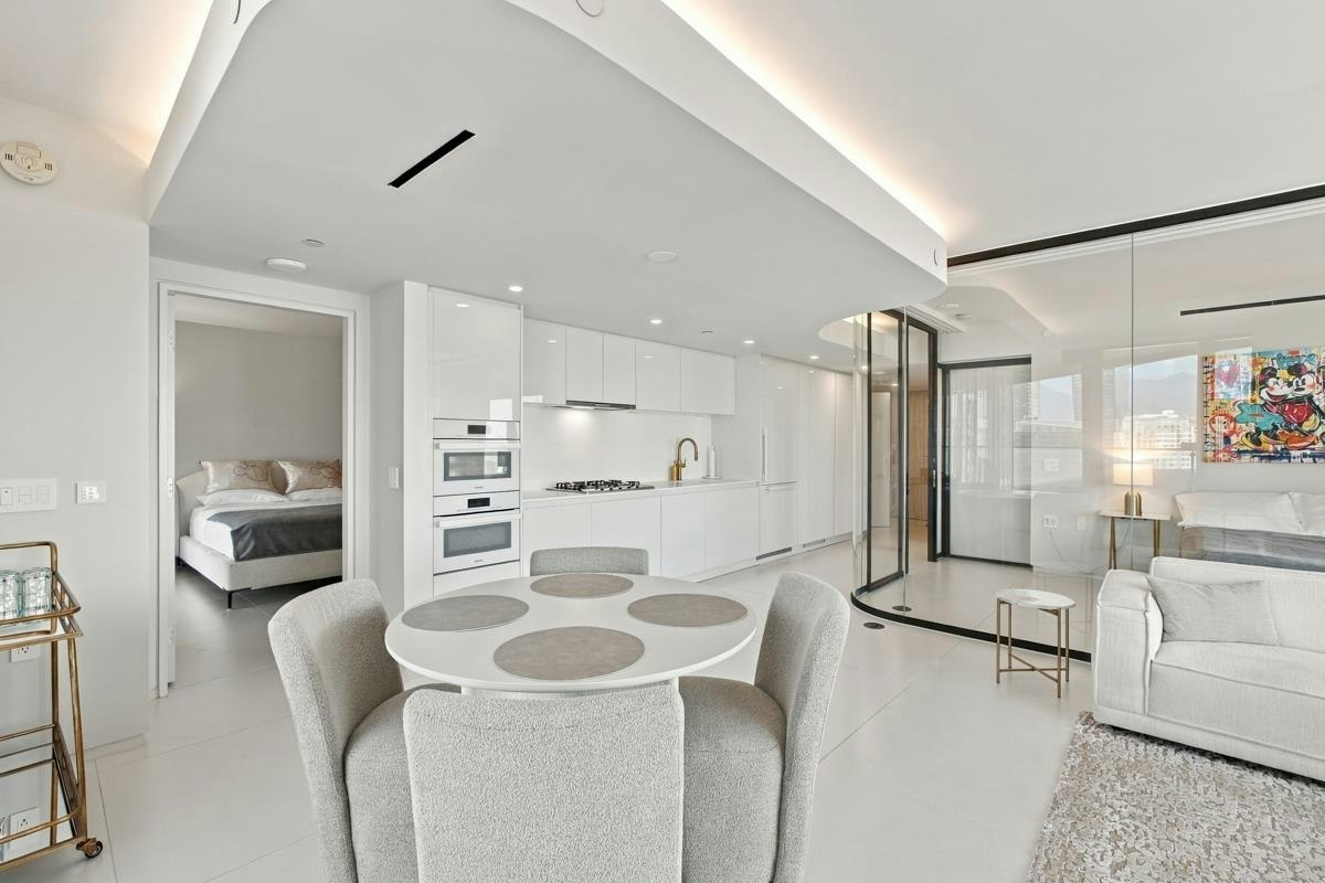 2406-1033 Nelson Street, Vancouver, BC, V6E 0E5 5