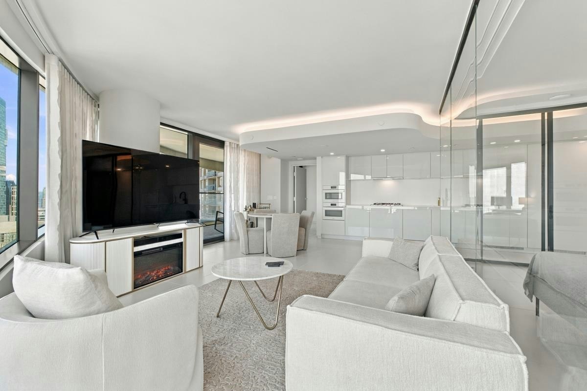 2406-1033 Nelson Street, Vancouver, BC, V6E 0E5 3