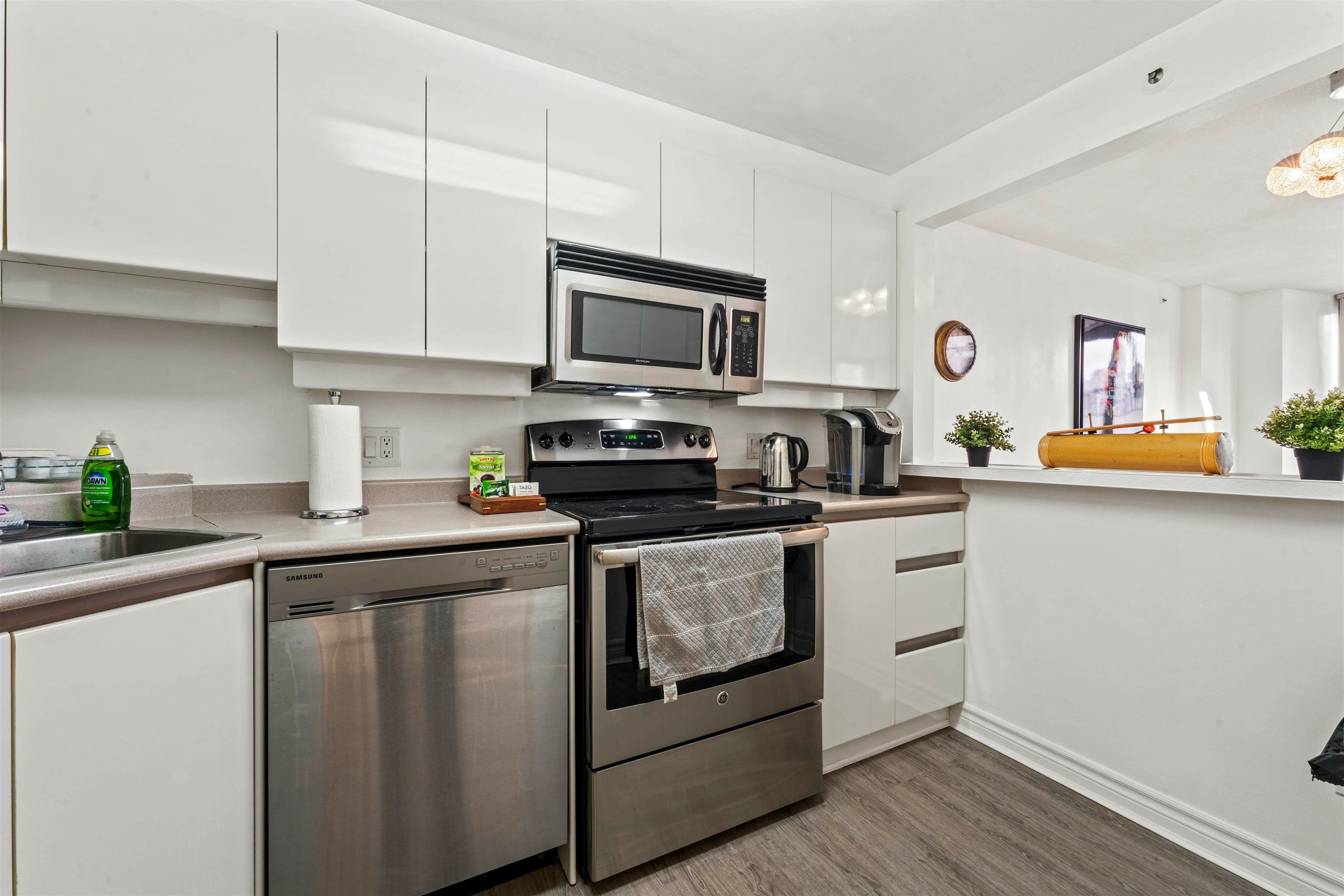 2102-930 Cambie Street - 5