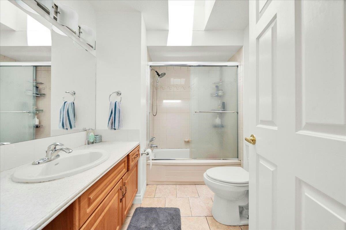 15747 92a Avenue, Surrey, BC, V4N 3B1 - 17
