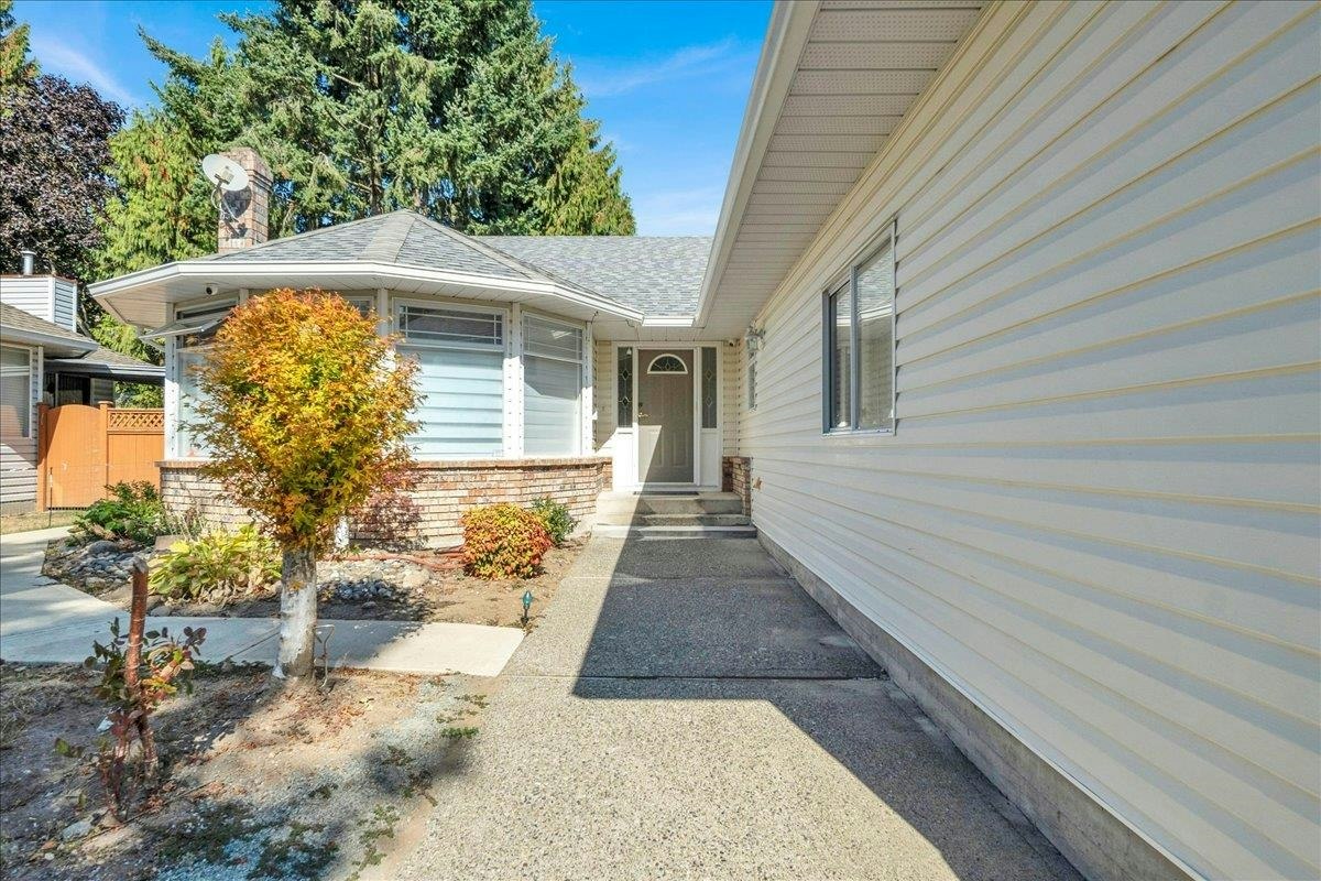 15747 92a Avenue, Surrey, BC, V4N 3B1 - 3