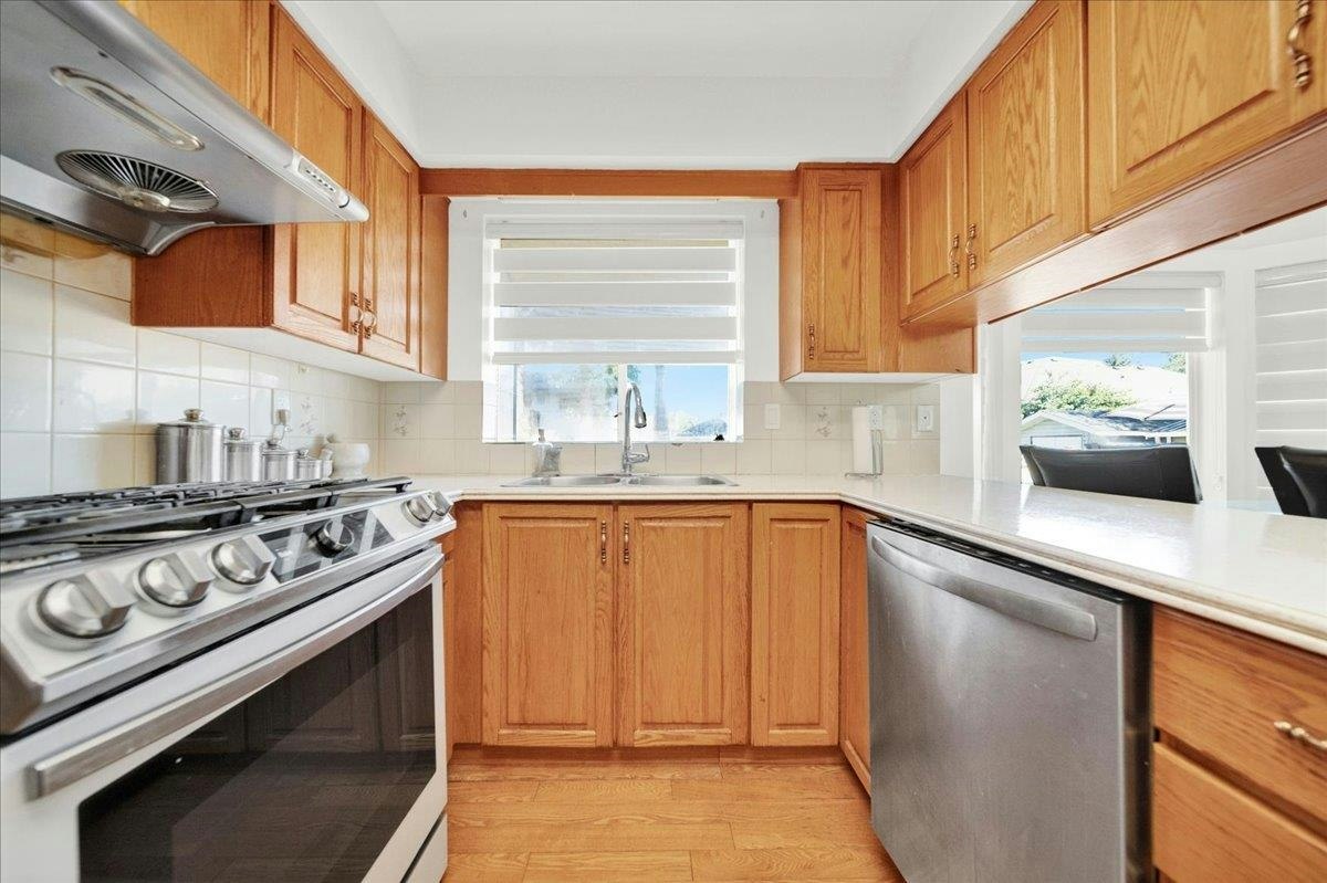 15747 92a Avenue, Surrey, BC, V4N 3B1 - 11