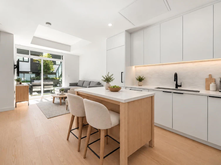 127-650 E 2nd Street, North Vancouver, BC, V7L 1E3
