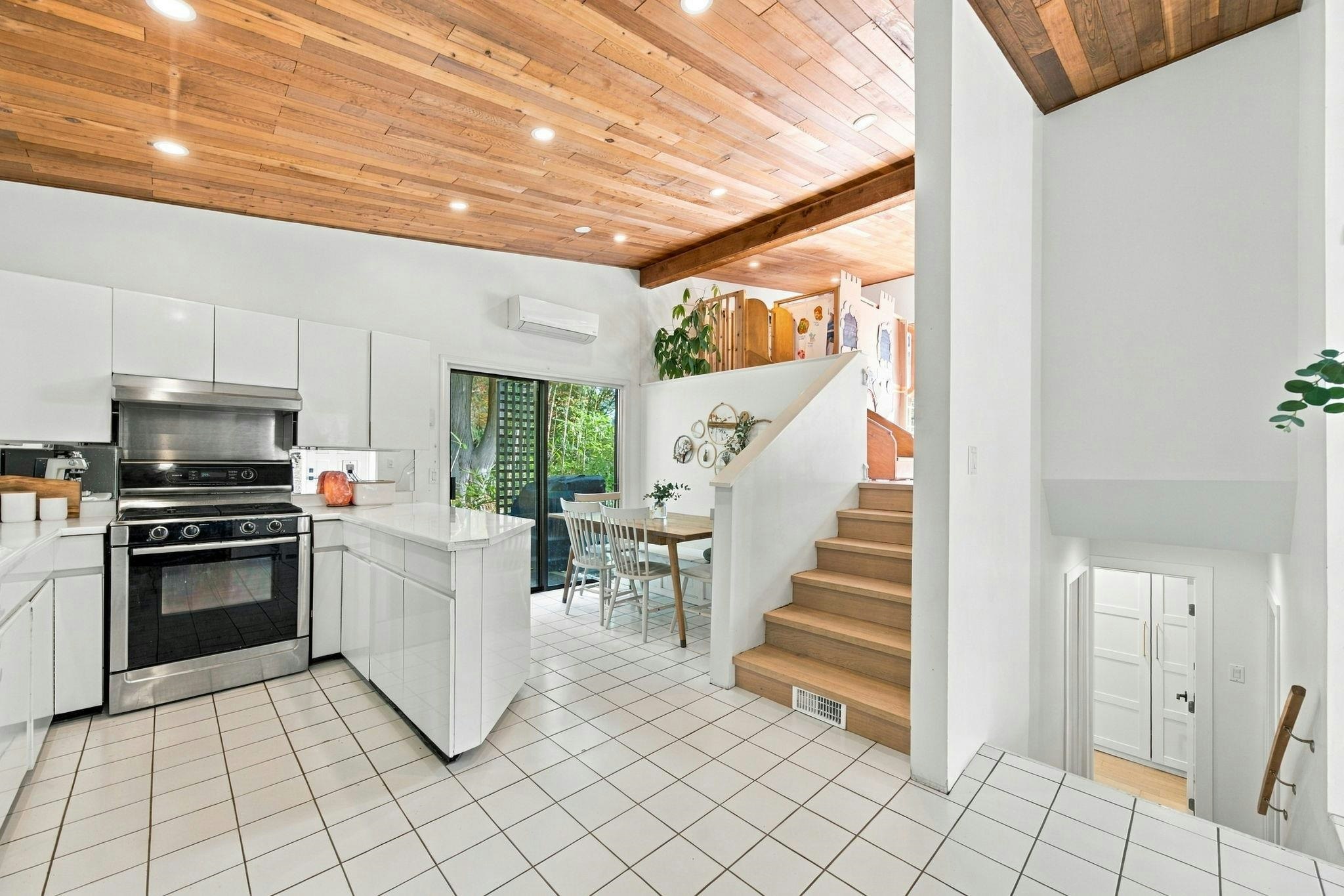 2787 Panorama Drive, North Vancouver, BC, V7G 1V7 - 8
