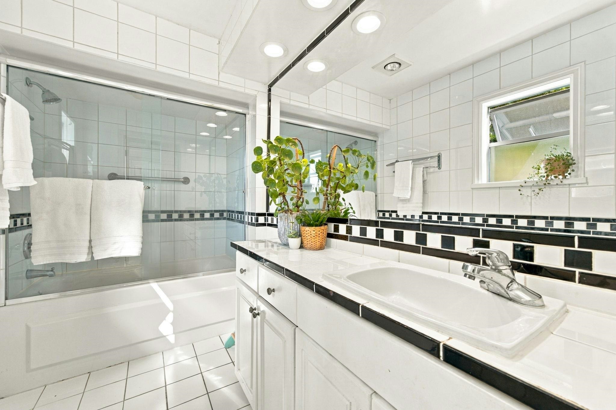 2787 Panorama Drive, North Vancouver, BC, V7G 1V7 - 16