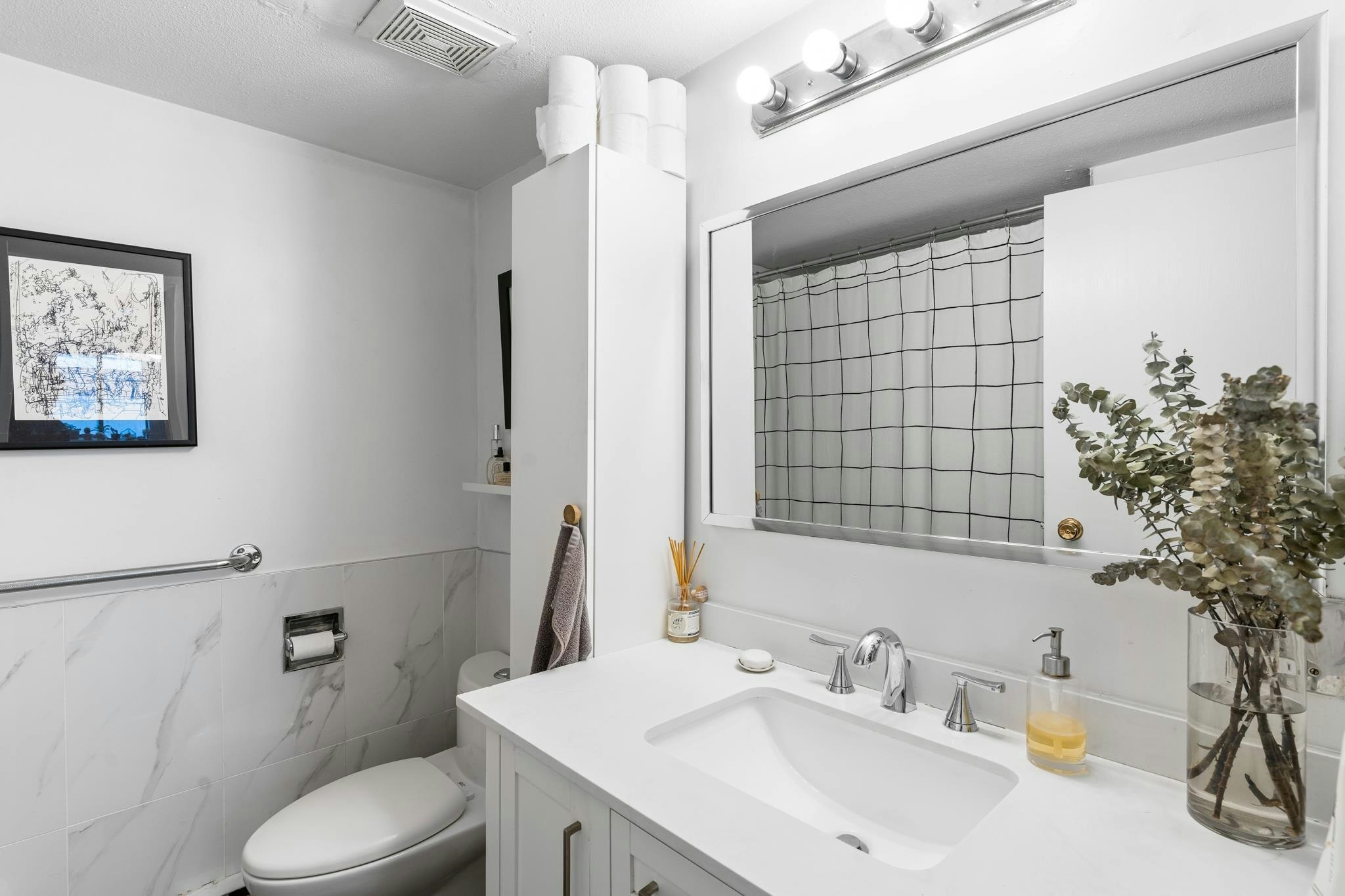 18-24 W 16th Avenue, Vancouver, BC, V5Y 1Y6 - 11