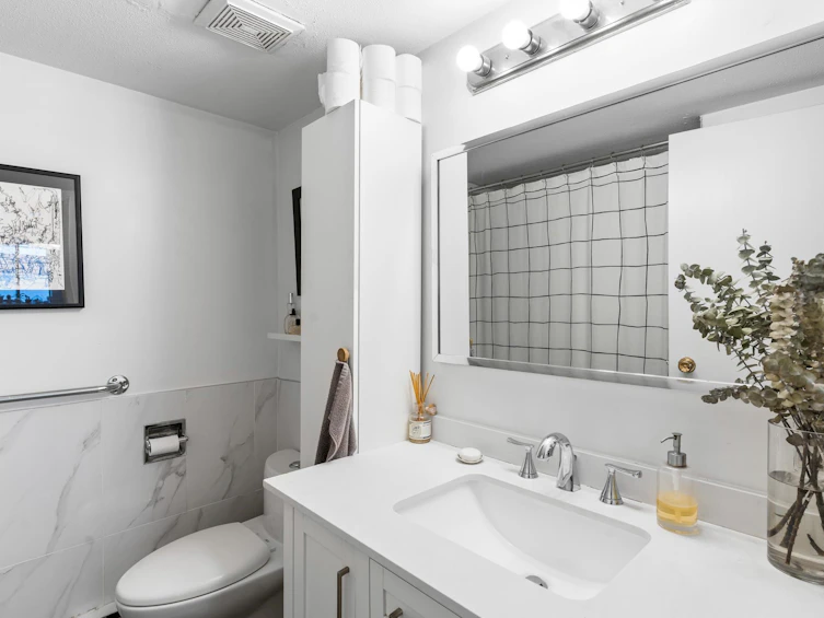 18-24 W 16th Avenue, Vancouver, BC, V5Y 1Y6 - 11