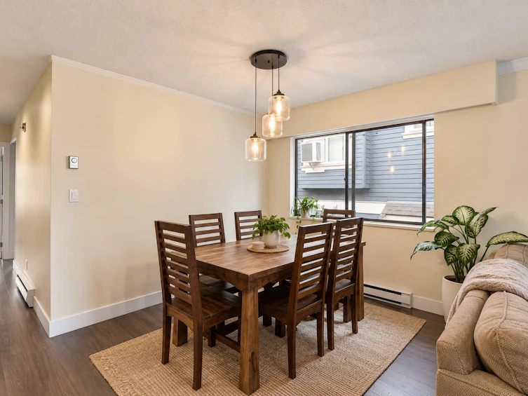 18-24 W 16th Avenue, Vancouver, BC, V5Y 1Y6 - 4