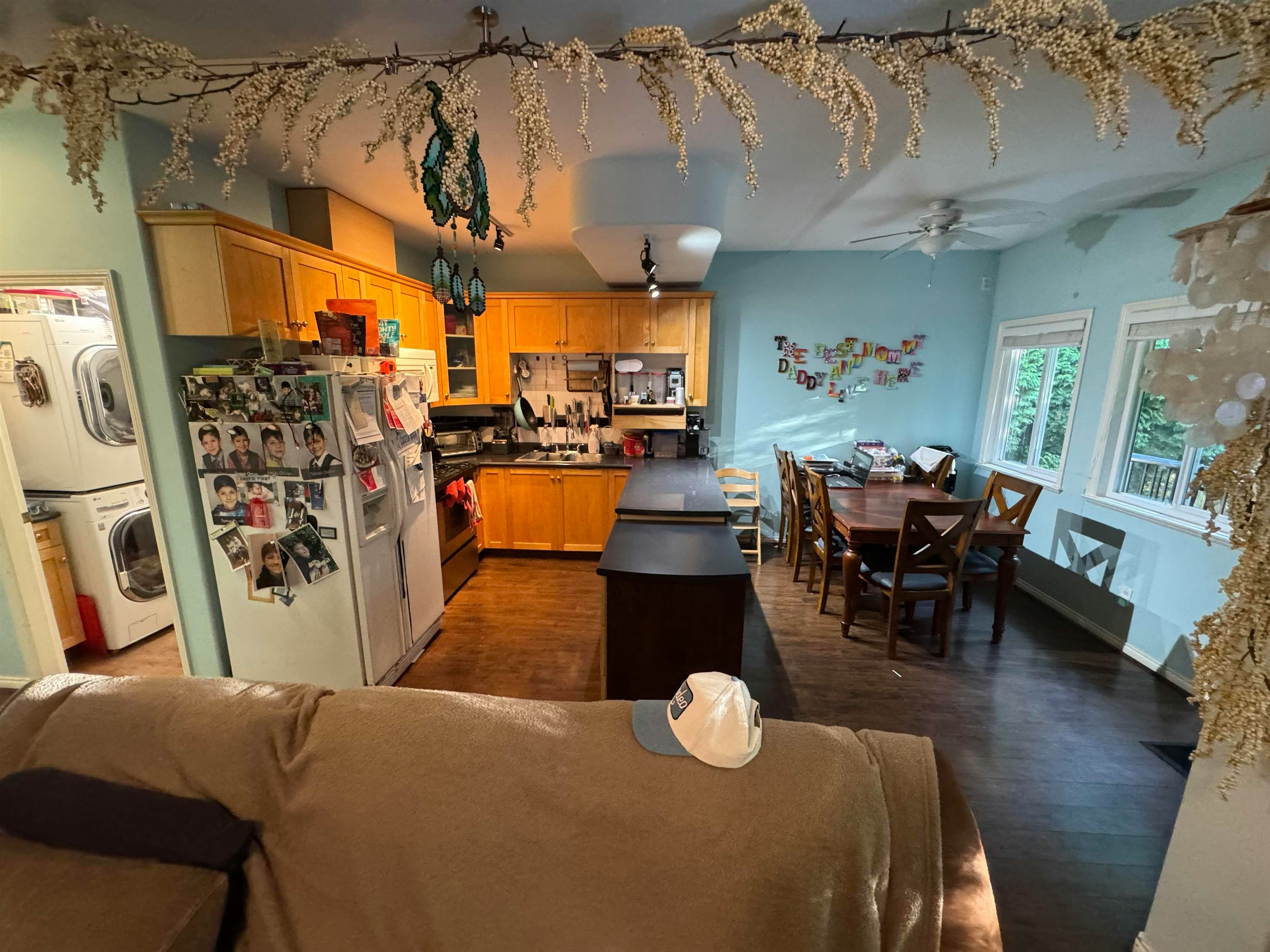 6693 Canada Way - 2