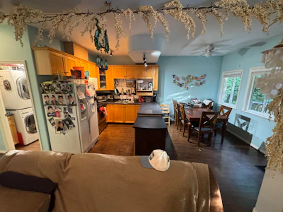 6693 Canada Way - 2
