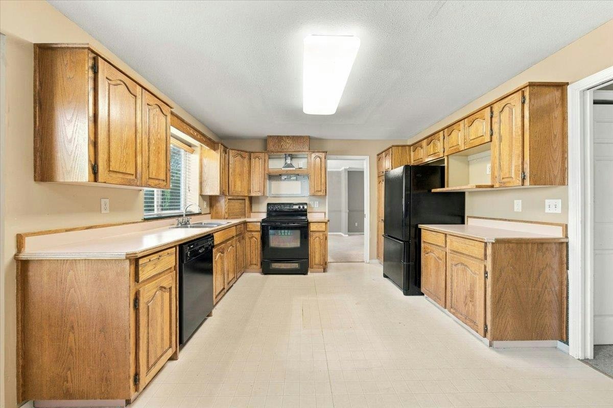 21583 126 Avenue, Maple Ridge, BC, V4R 2H1 - 8