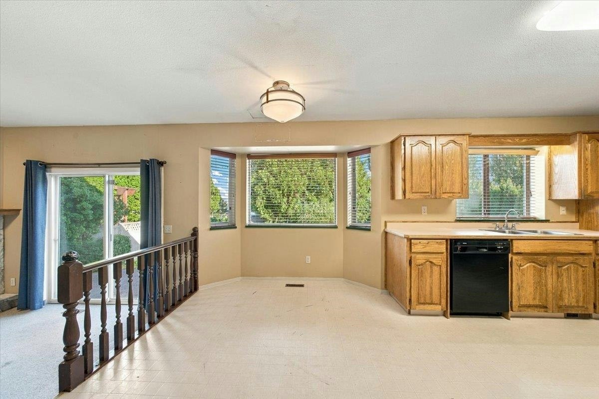 21583 126 Avenue, Maple Ridge, BC, V4R 2H1 - 11