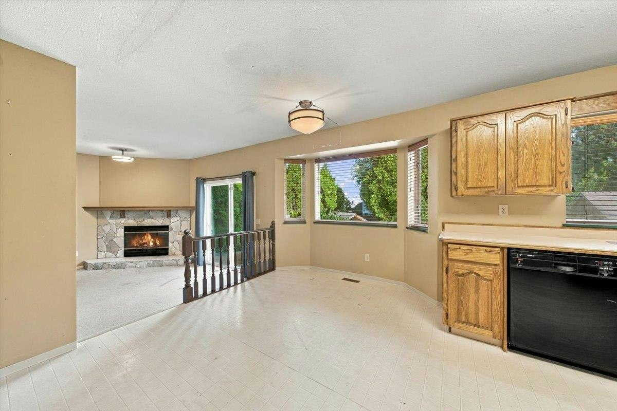 21583 126 Avenue, Maple Ridge, BC, V4R 2H1 - 12
