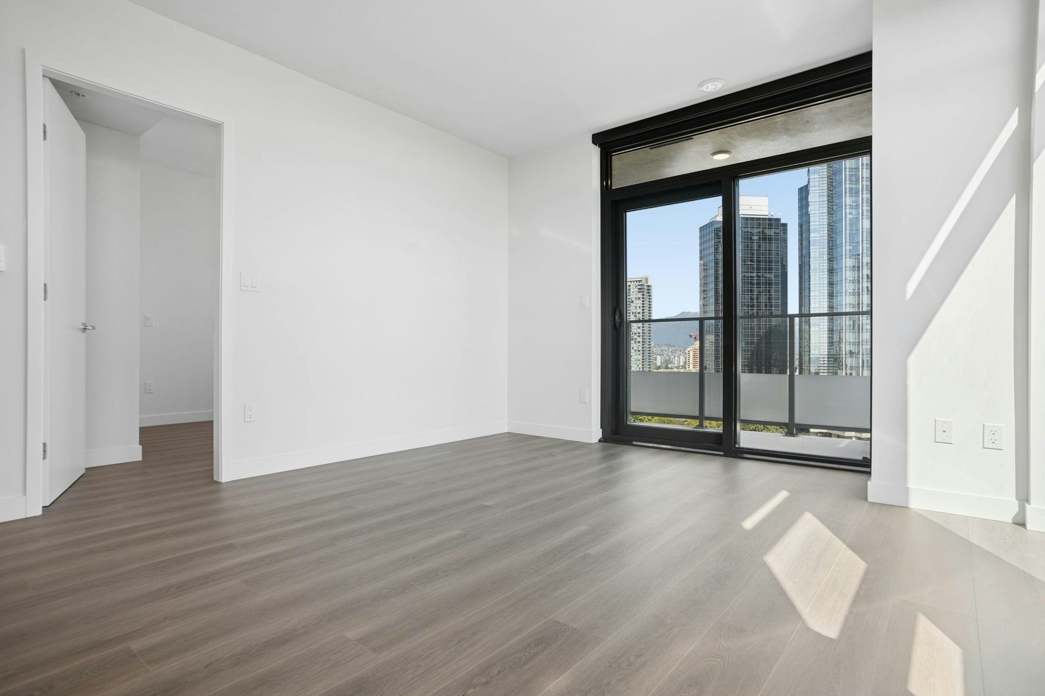 206-6608 Sussex Avenue, Burnaby, BC, V5H 0M3