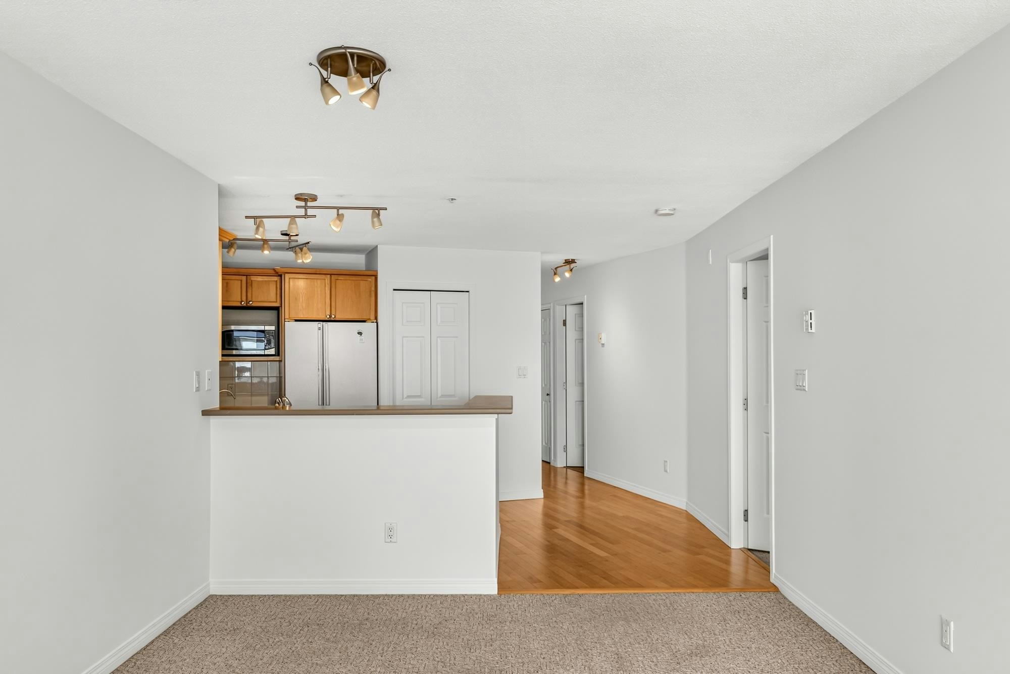 202-5470 Inlet Avenue, Sechelt, BC, V7Z 0H4 - 16