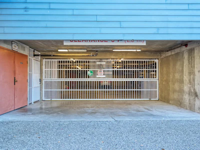 202-5470 Inlet Avenue - 5