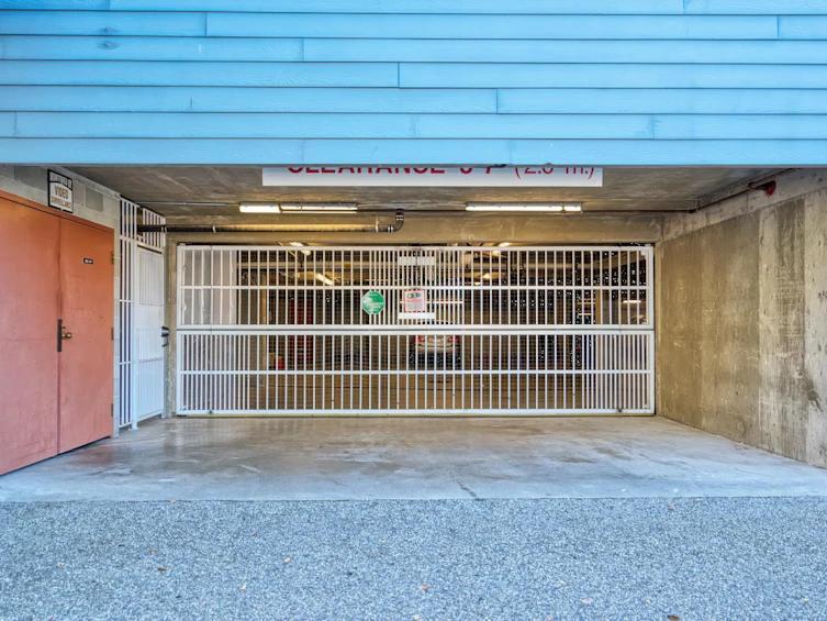 202-5470 Inlet Avenue, Sechelt, BC, V7Z 0H4 - 5