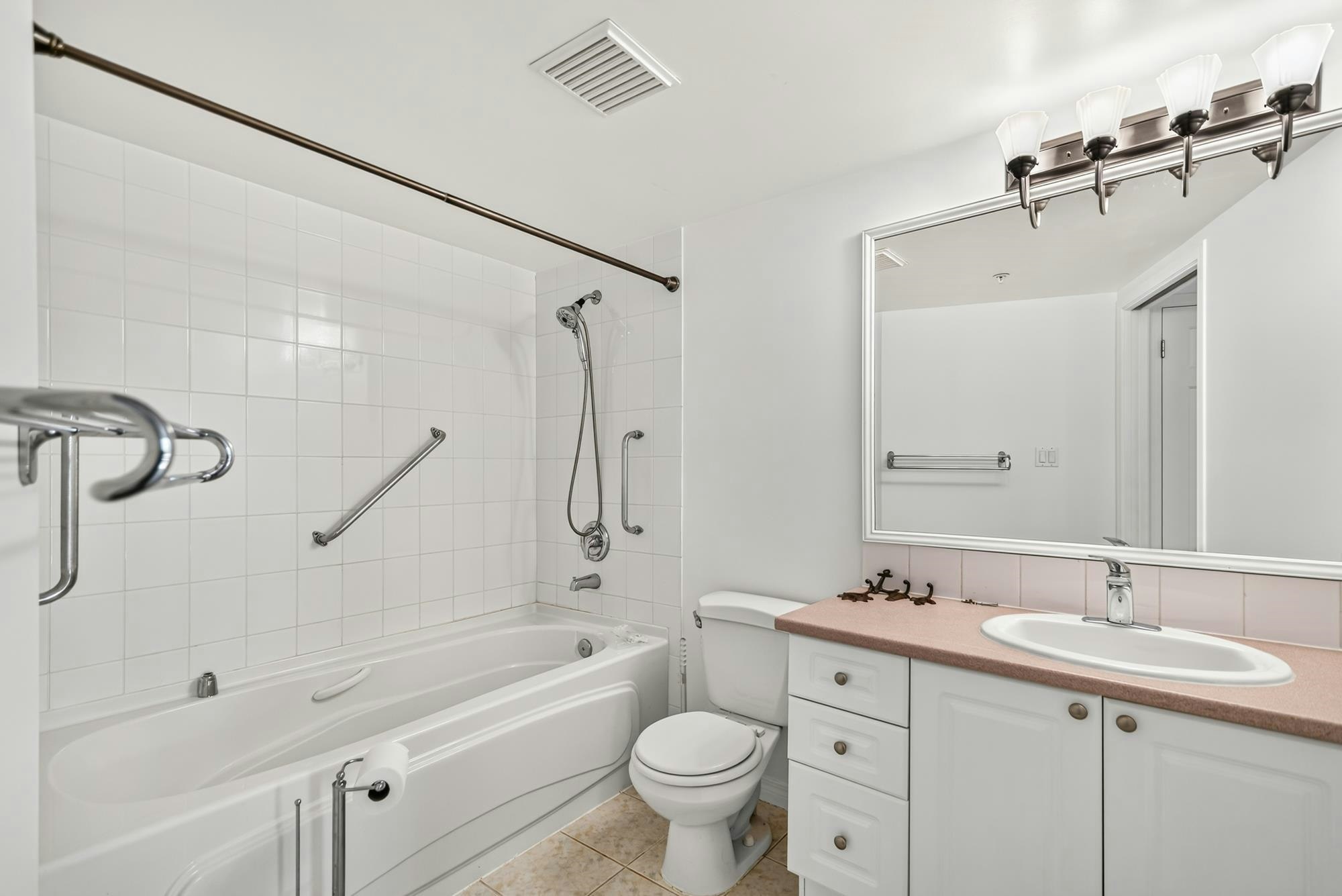 202-5470 Inlet Avenue, Sechelt, BC, V7Z 0H4 - 12
