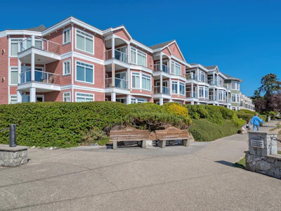 202-5470 Inlet Avenue - 3