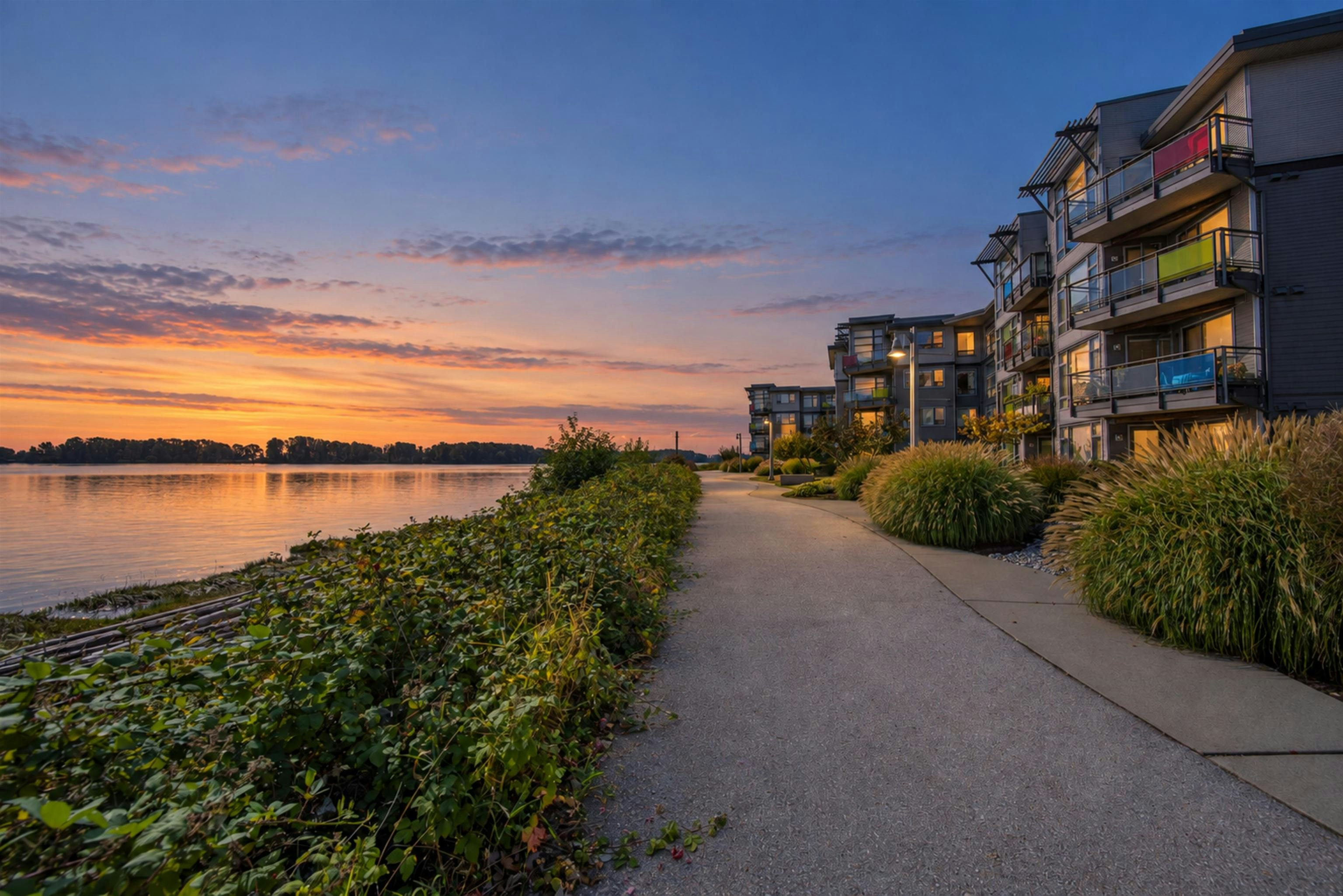 207-14300 Riverport Way - 2