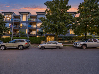 207-14300 Riverport Way - 4