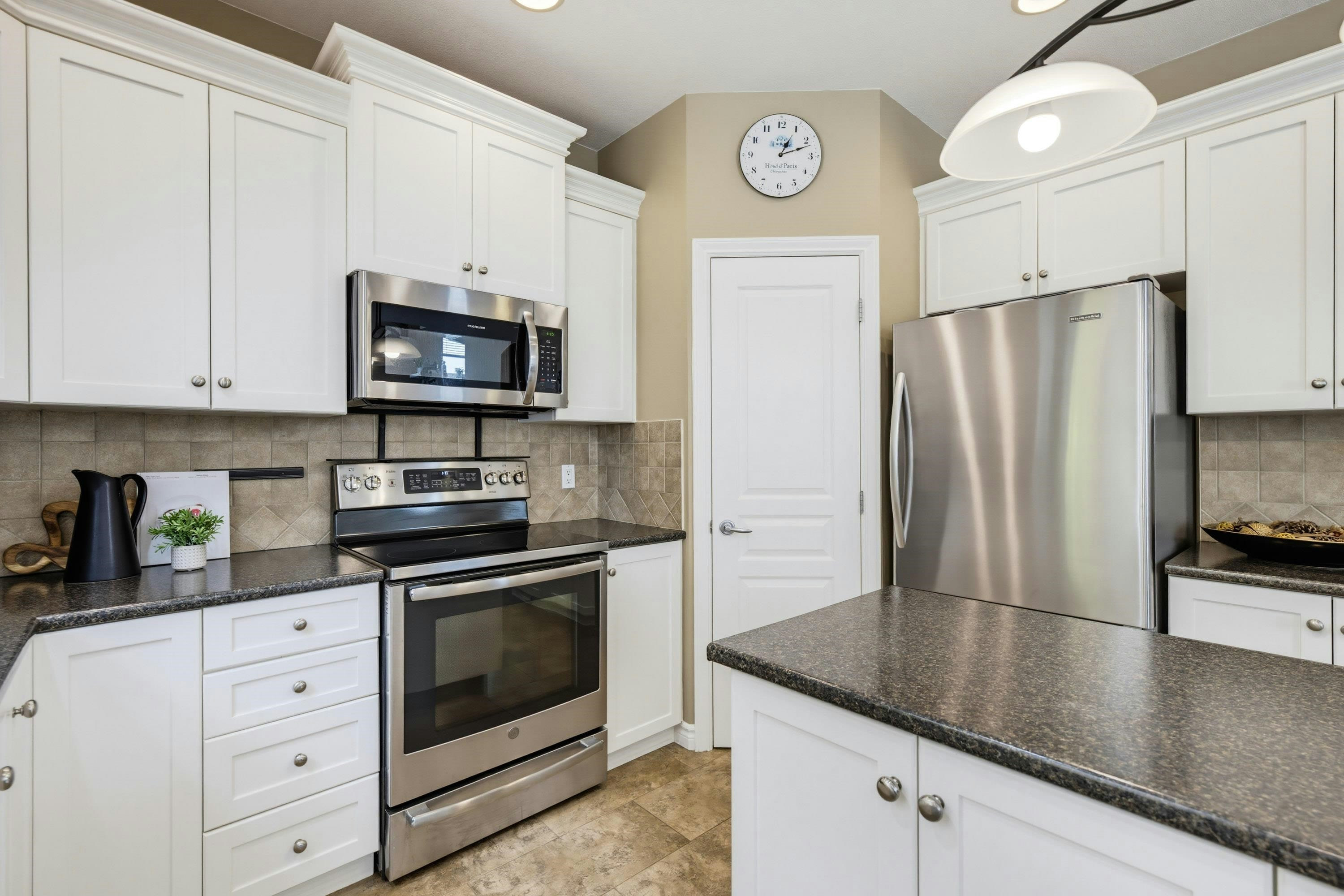 24070 Hill Avenue, Maple Ridge, BC, V2W 1Z9 - 11