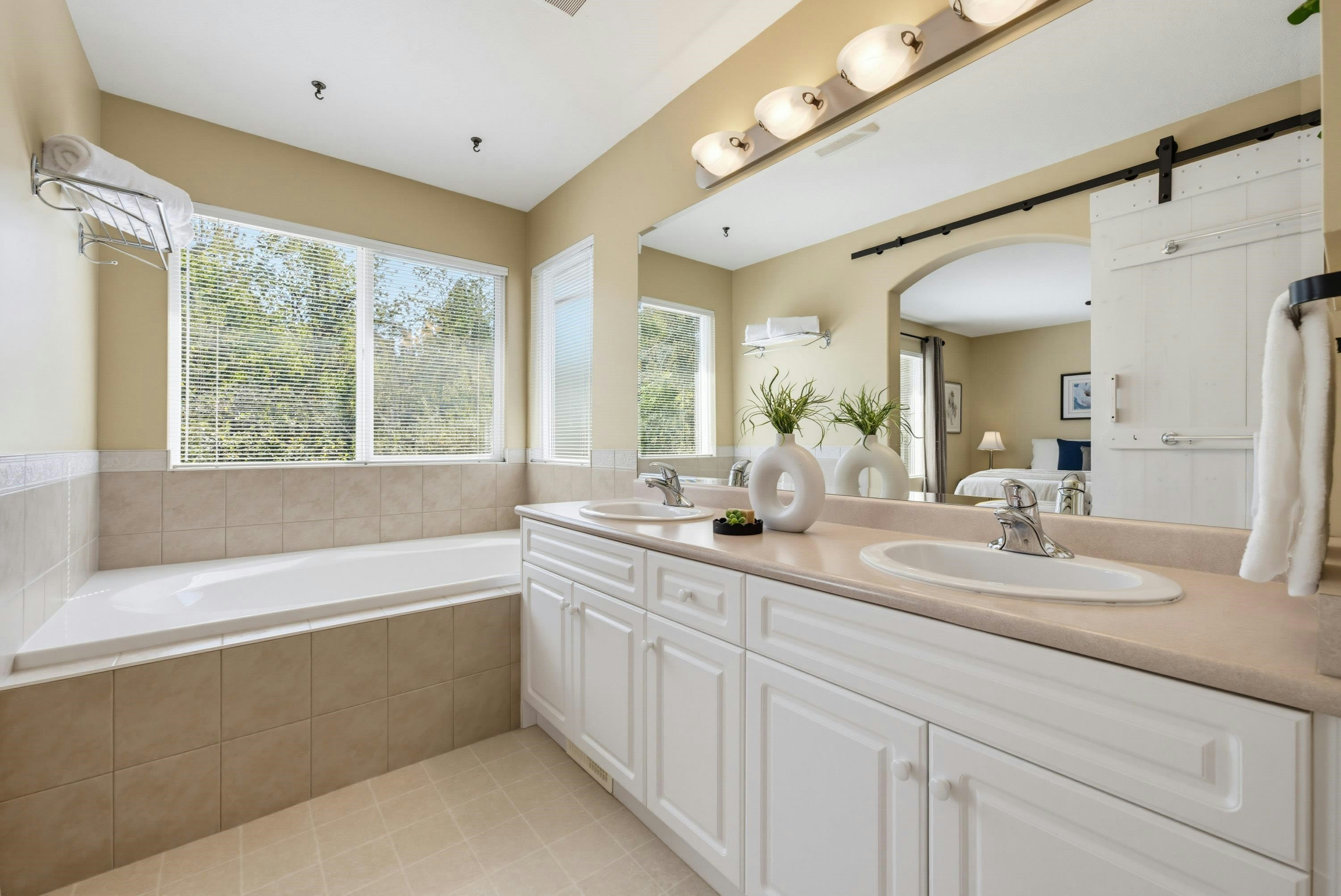 24070 Hill Avenue, Maple Ridge, BC, V2W 1Z9 - 14