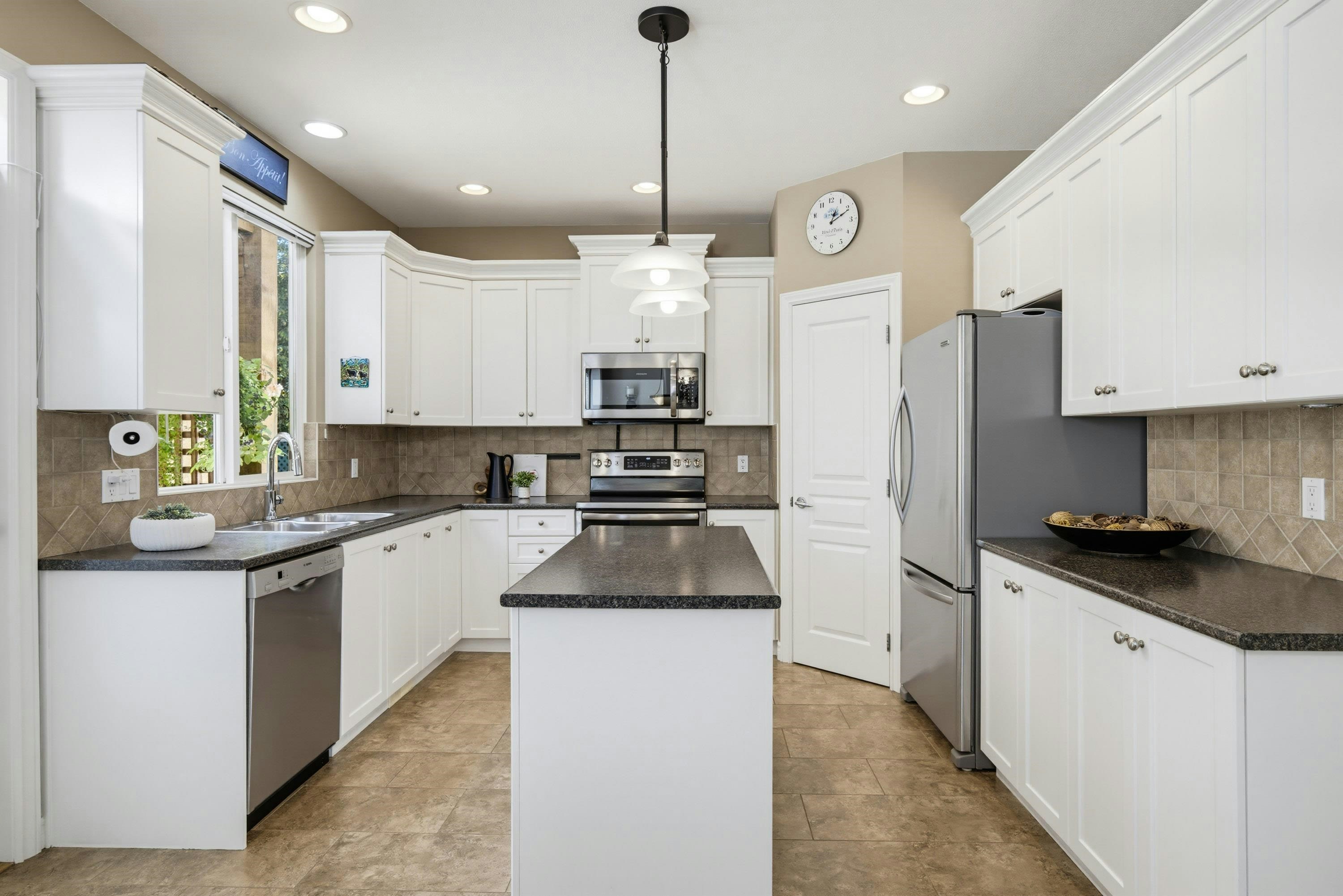 24070 Hill Avenue, Maple Ridge, BC, V2W 1Z9 - 10
