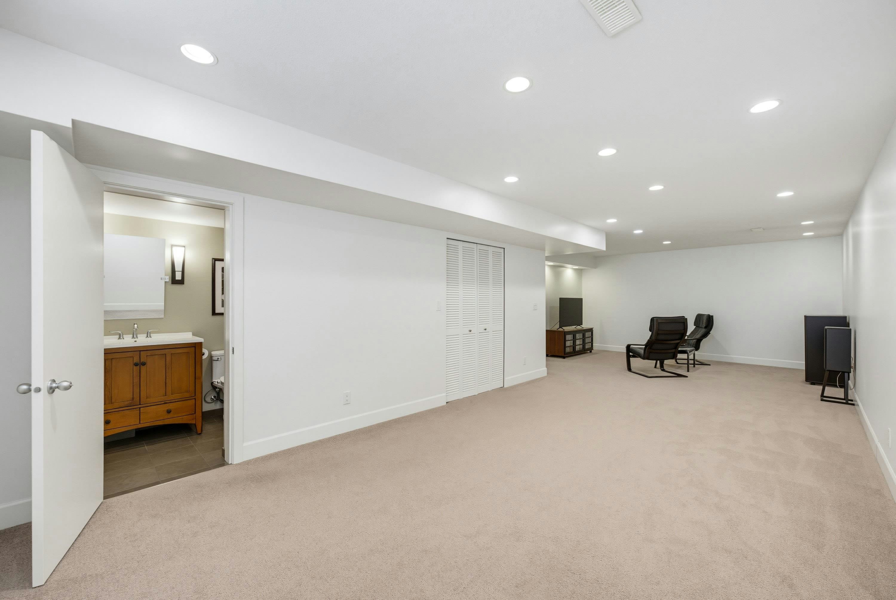 24070 Hill Avenue, Maple Ridge, BC, V2W 1Z9 - 24
